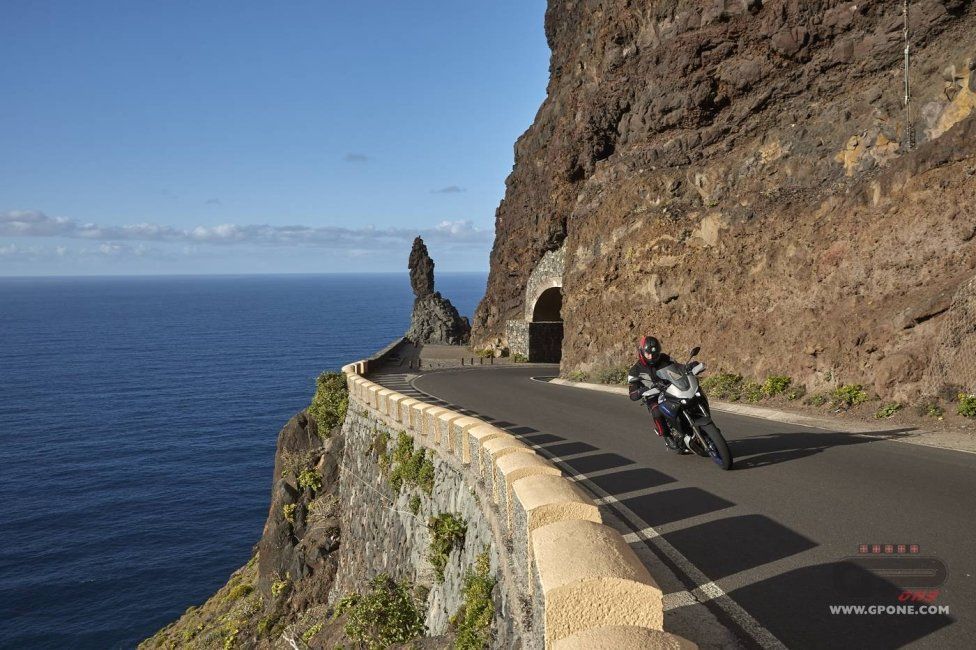 Moto - Test: Nuova Yamaha Tracer 700 2020, non solo “sguardo R1” ed Euro 5