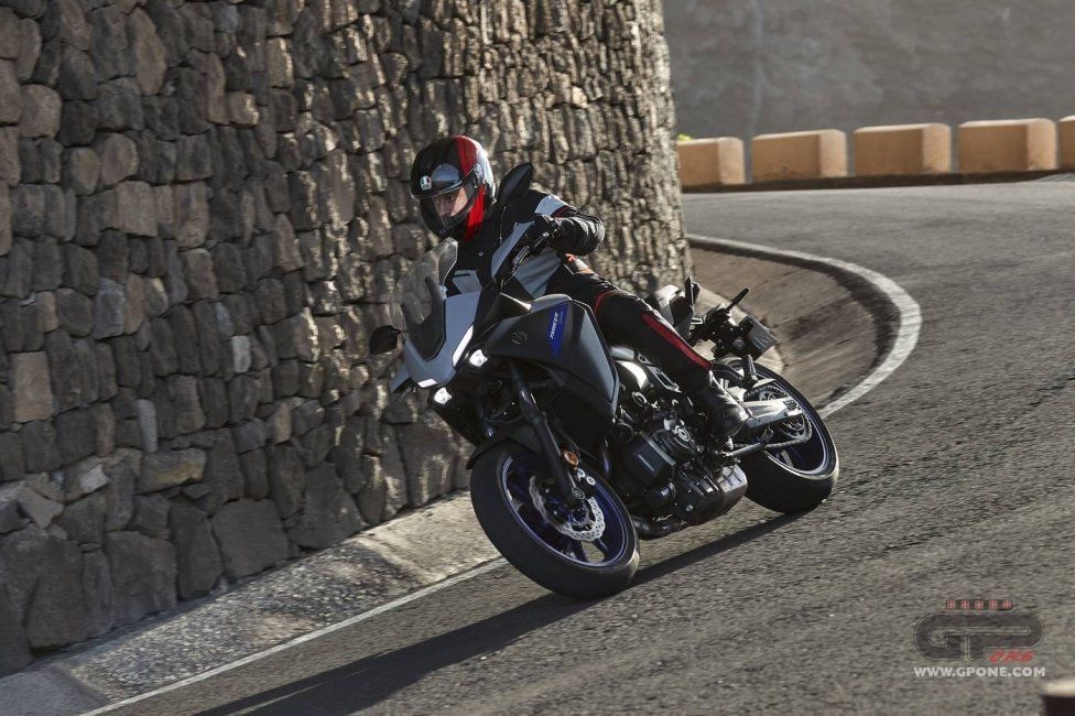 Moto - Test: Nuova Yamaha Tracer 700 2020, non solo “sguardo R1” ed Euro 5