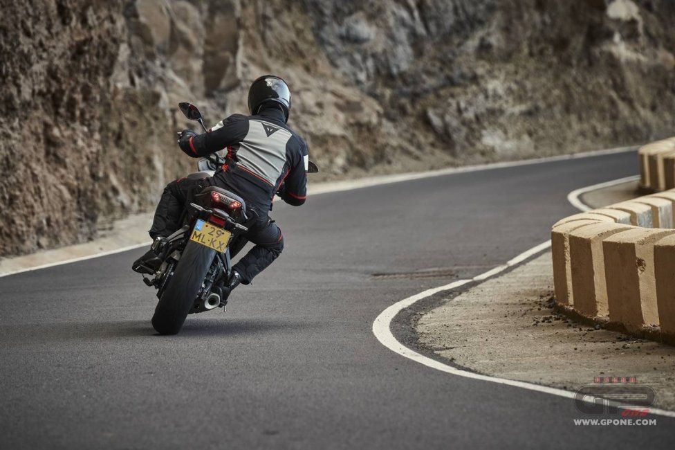 Moto - Test: Nuova Yamaha Tracer 700 2020, non solo “sguardo R1” ed Euro 5