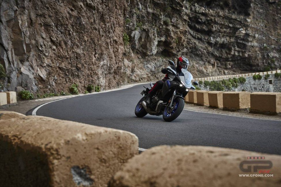Moto - Test: Nuova Yamaha Tracer 700 2020, non solo “sguardo R1” ed Euro 5