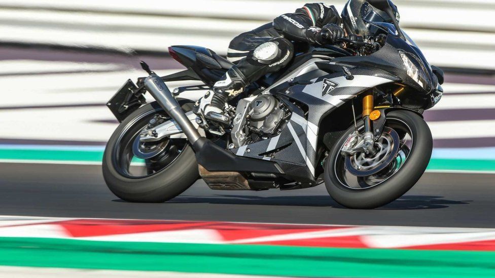 Moto - Test: Triumph Daytona 765 Moto2 Limited Edition - TEST
