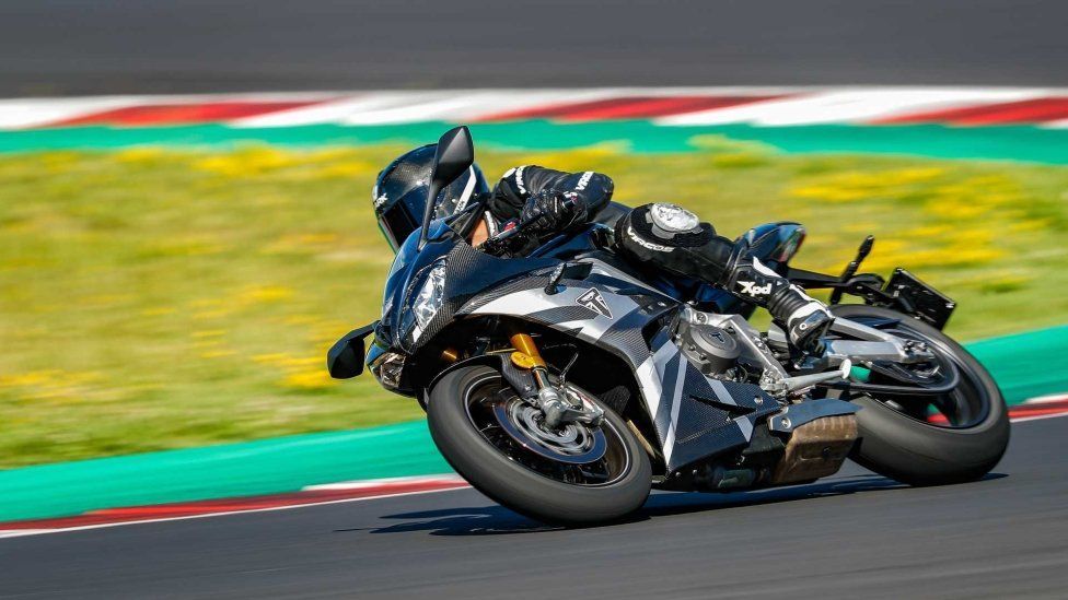 Moto - Test: Triumph Daytona 765 Moto2 Limited Edition - TEST