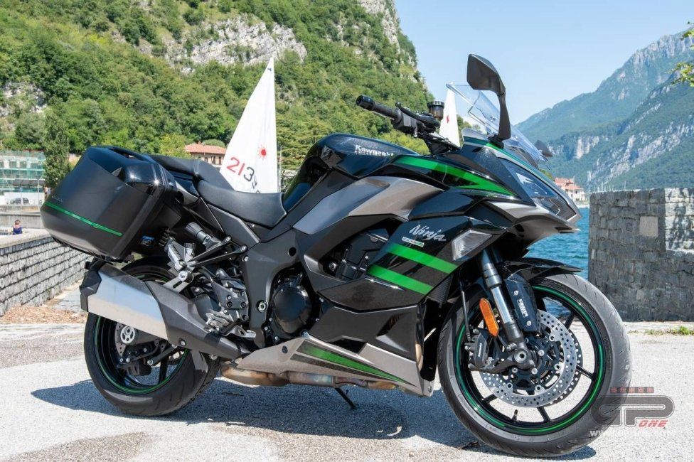 Moto - Test: Prova Kawasaki Ninja 1000SX 2020: sport touring dalla Z alla Ninja