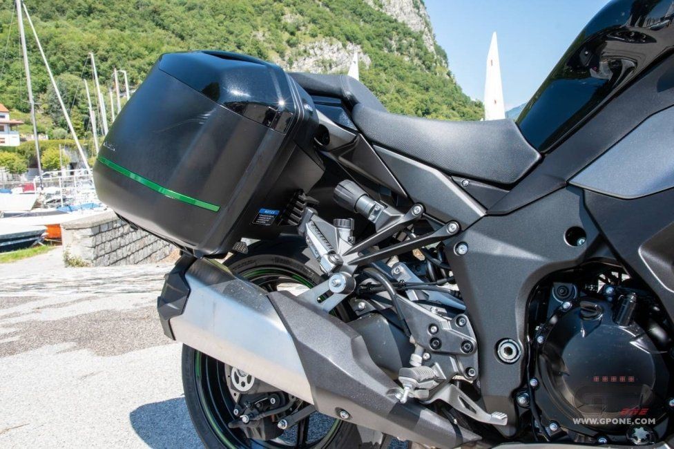 Moto - Test: Prova Kawasaki Ninja 1000SX 2020: sport touring dalla Z alla Ninja