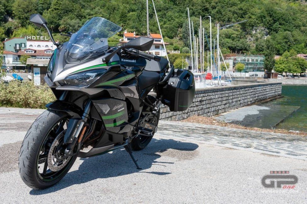 Moto - Test: Prova Kawasaki Ninja 1000SX 2020: sport touring dalla Z alla Ninja