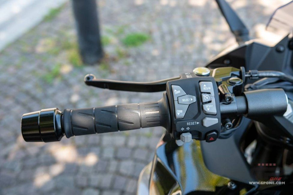 Moto - Test: Prova Kawasaki Ninja 1000SX 2020: sport touring dalla Z alla Ninja
