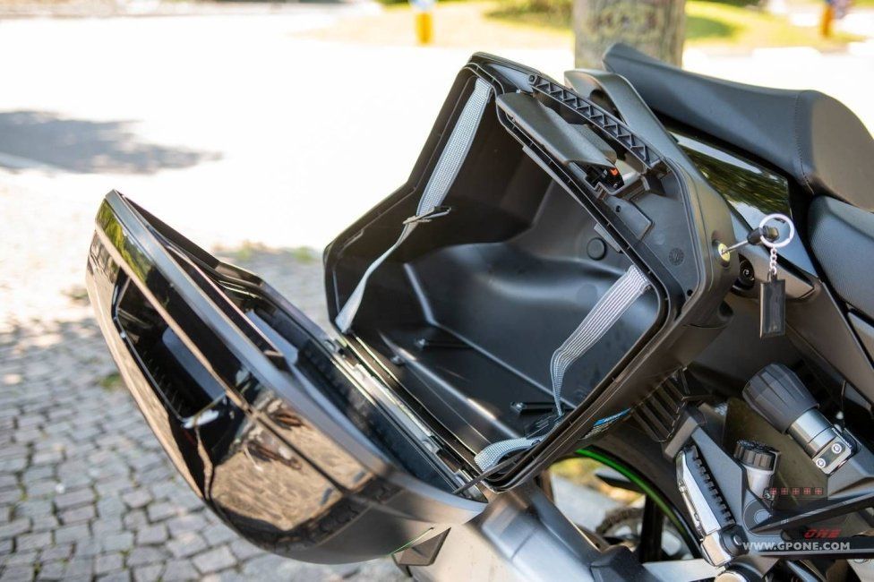 Moto - Test: Prova Kawasaki Ninja 1000SX 2020: sport touring dalla Z alla Ninja