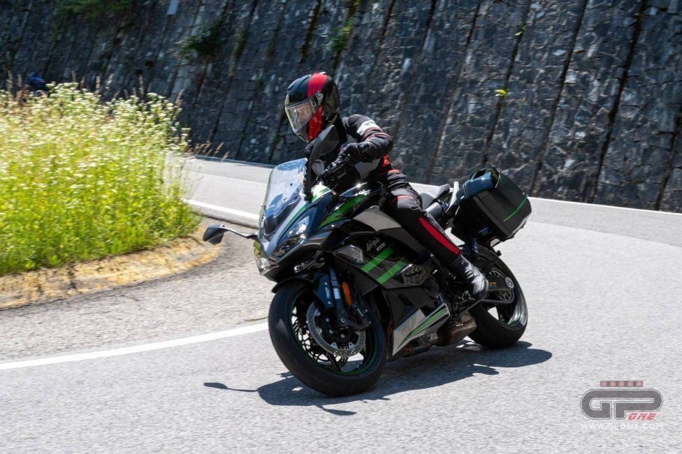 Moto - Test: Prova Kawasaki Ninja 1000SX 2020: sport touring dalla Z alla Ninja