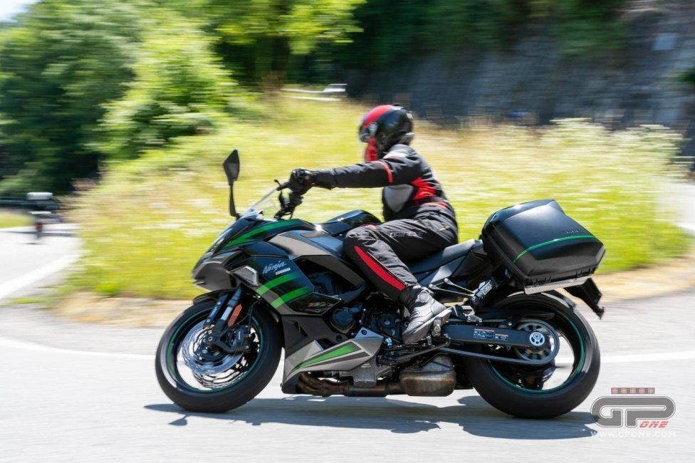 Moto - Test: Prova Kawasaki Ninja 1000SX 2020: sport touring dalla Z alla Ninja