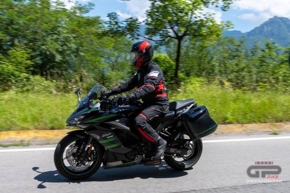 Moto - Test: Prova Kawasaki Ninja 1000SX 2020: sport touring dalla Z alla Ninja
