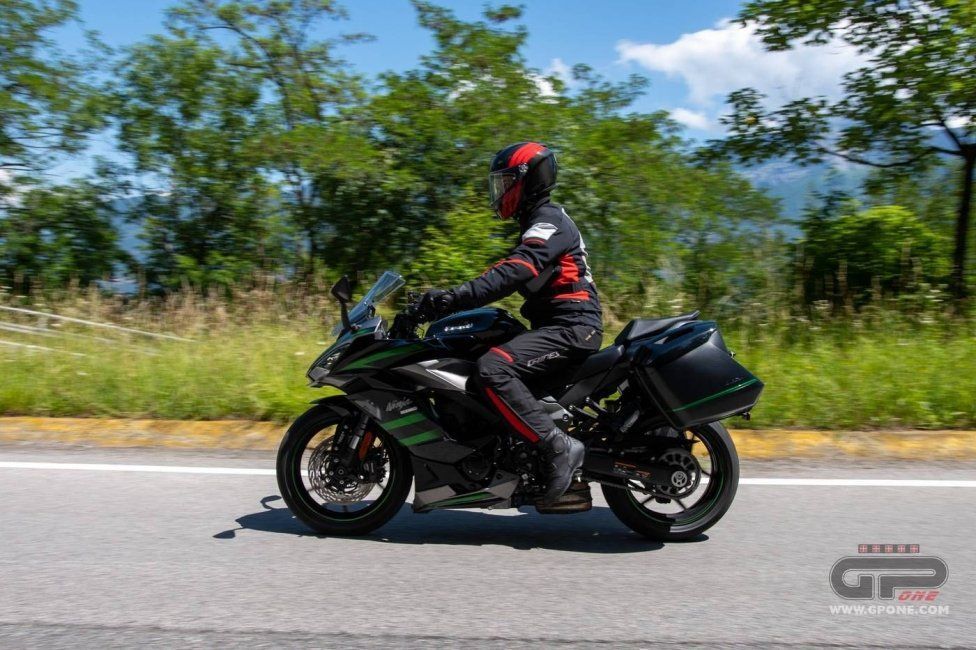 Moto - Test: Prova Kawasaki Ninja 1000SX 2020: sport touring dalla Z alla Ninja