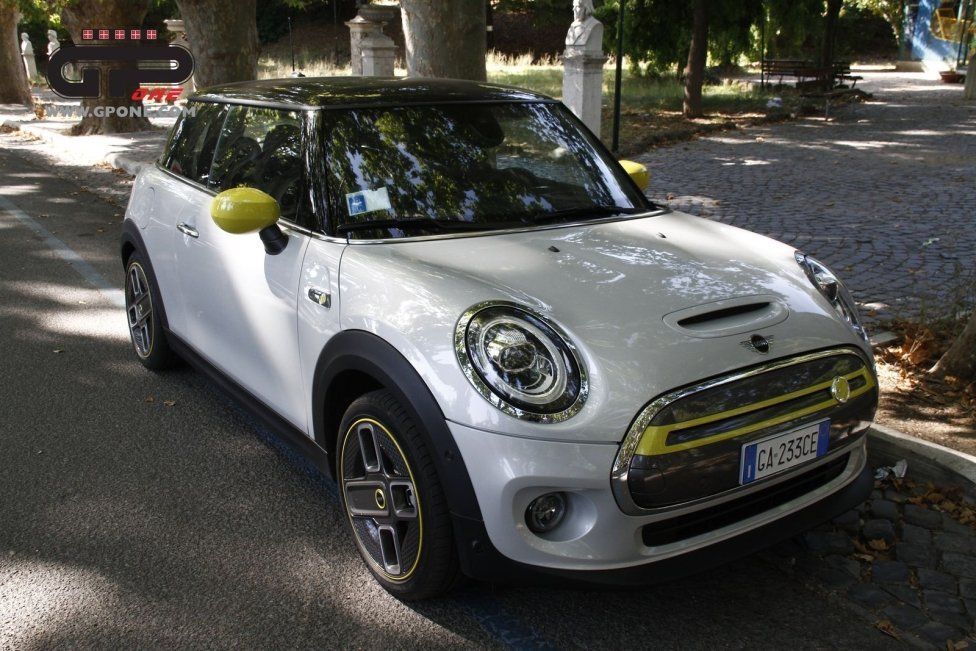 Auto - Test: Una rosa è una rosa: Prova Mini Cooper SE L: 184 cv elettrici