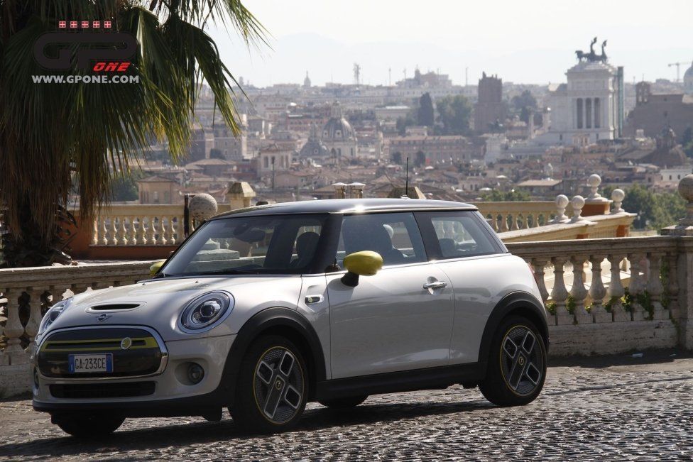 Auto - Test: Una rosa è una rosa: Prova Mini Cooper SE L: 184 cv elettrici