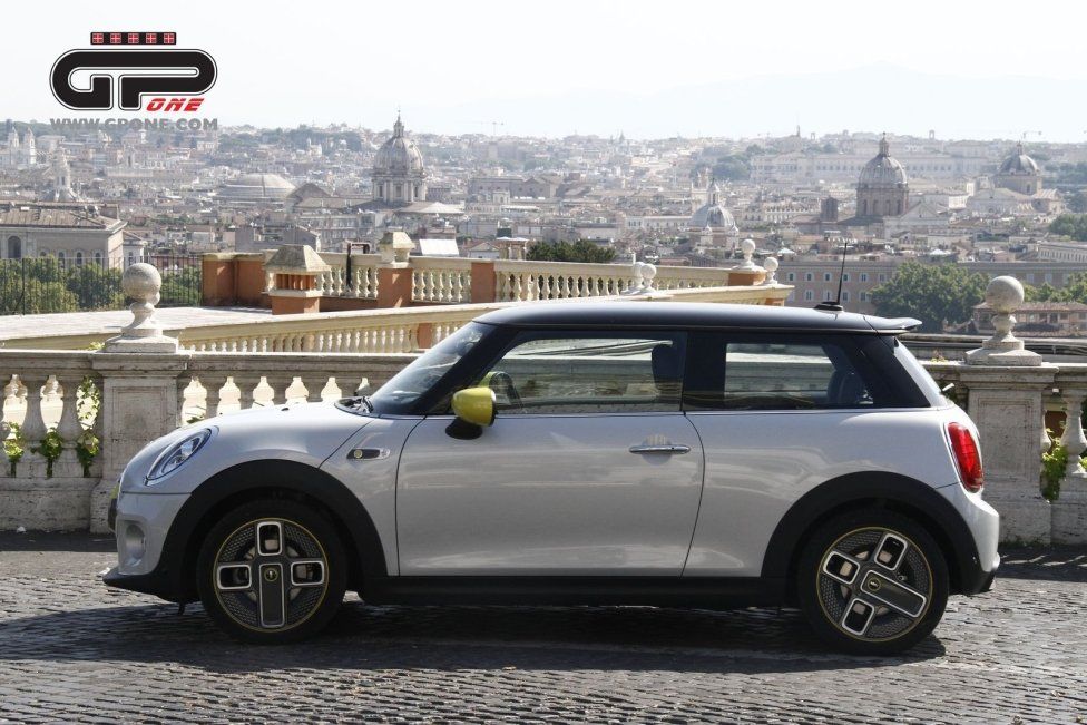 Auto - Test: Una rosa è una rosa: Prova Mini Cooper SE L: 184 cv elettrici