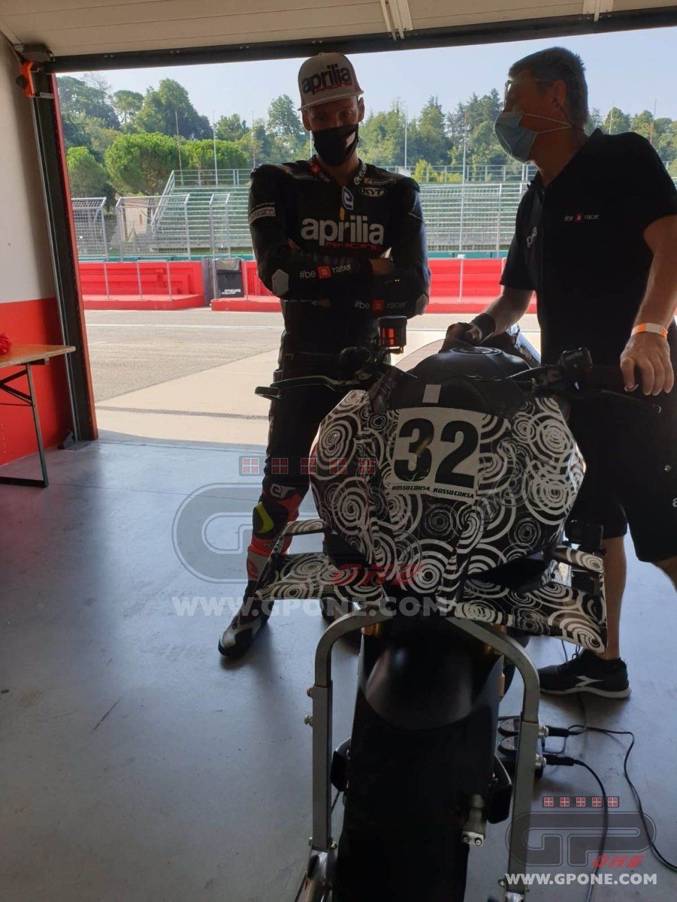 Moto - News: SCOOP: Ecco l'Aprilia Tuono con aerodinamica da MotoGP!