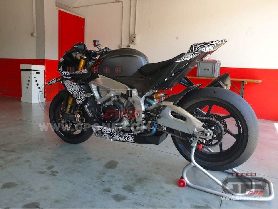 Moto - News: SCOOP: Ecco l'Aprilia Tuono con aerodinamica da MotoGP!