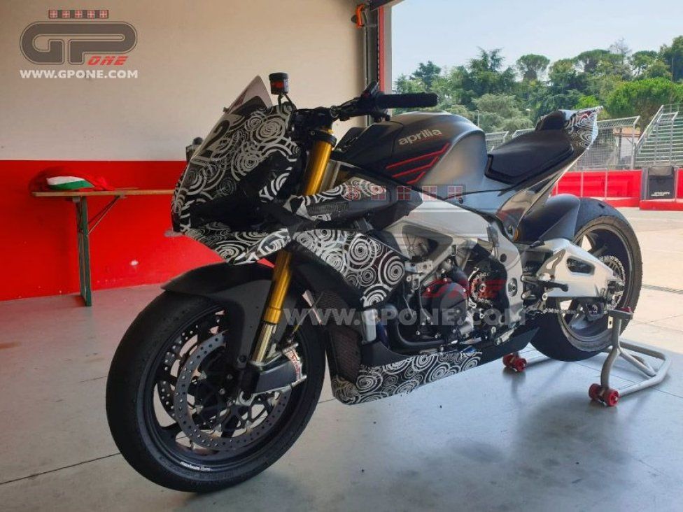 Moto - News: SCOOP: Ecco l'Aprilia Tuono con aerodinamica da MotoGP!