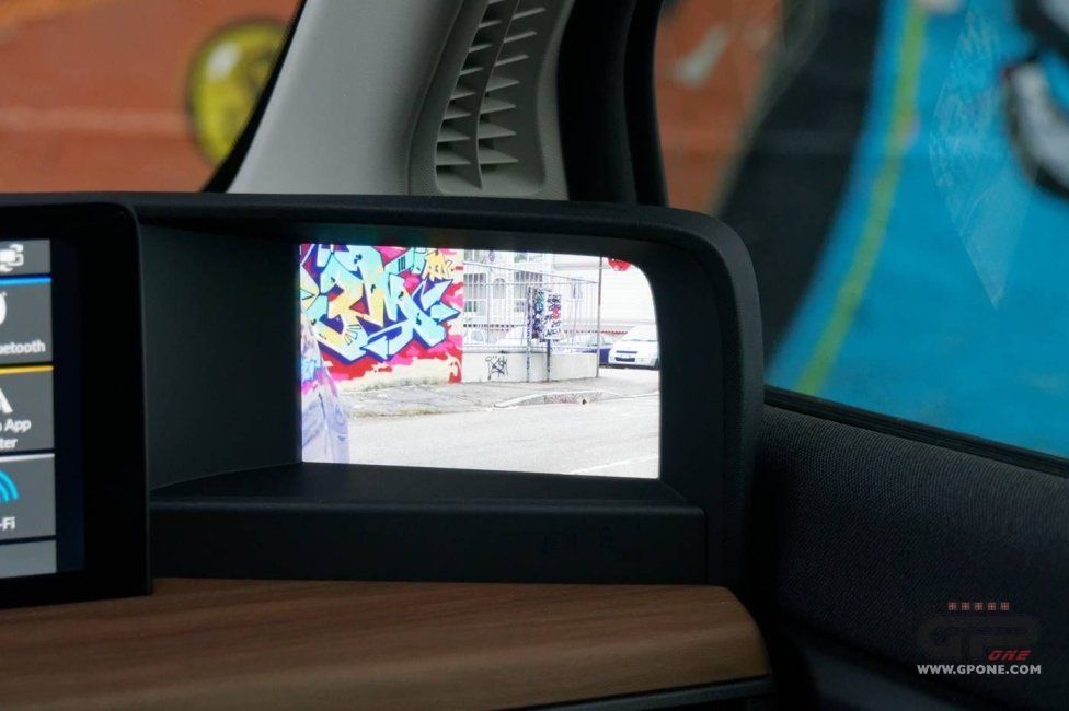 Auto - Test: Prova video Honda E: uno sfoggio di tecnologia che guarda anche al passato