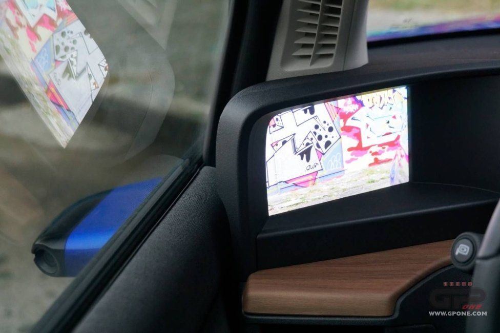 Auto - Test: Prova video Honda E: uno sfoggio di tecnologia che guarda anche al passato