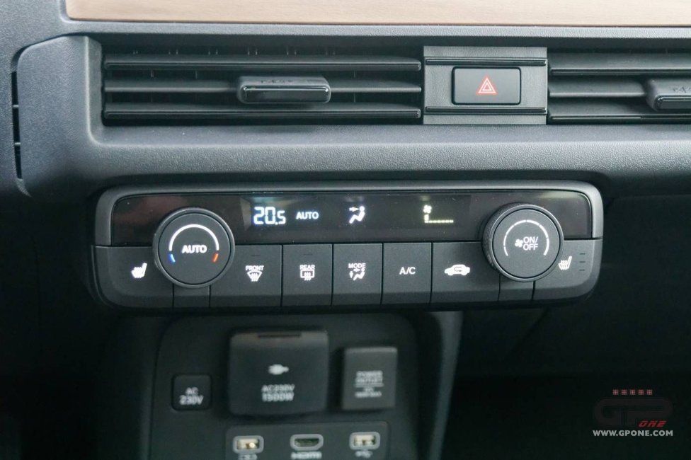 Auto - Test: Prova video Honda E: uno sfoggio di tecnologia che guarda anche al passato