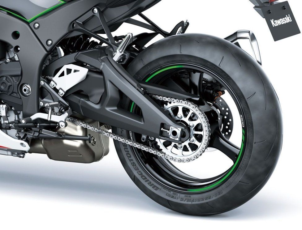 Moto - News: Svelate le Kawasaki ZX-10R e ZX-10RR my2021: due Ninja per graffiare in pista