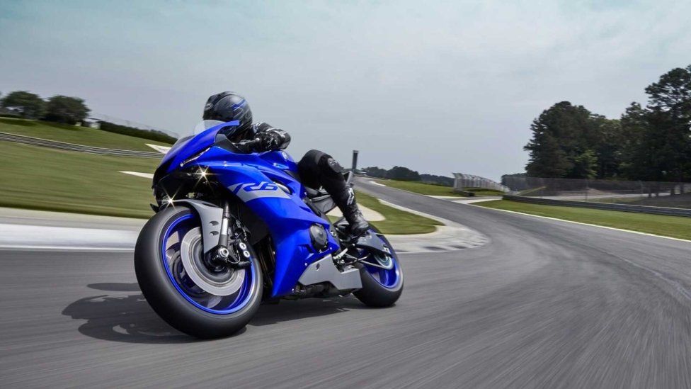 Moto - News: Yamaha R6 Race, la supersport solo per le pieghe in pista