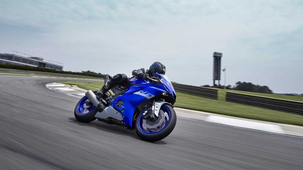 Moto - News: Yamaha R6 Race, la supersport solo per le pieghe in pista