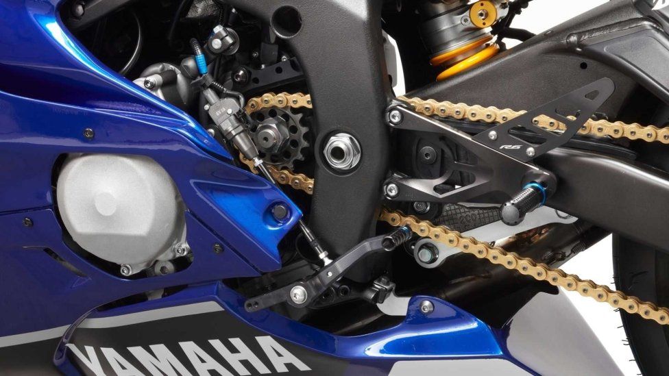 Moto - News: Yamaha R6 Race, la supersport solo per le pieghe in pista