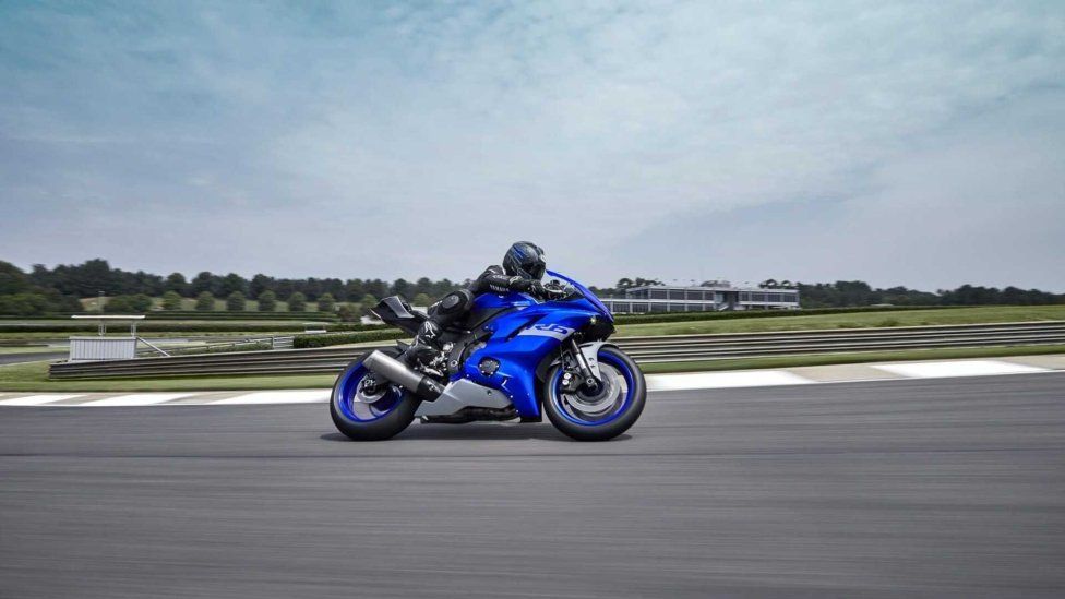 Moto - News: Yamaha R6 Race, la supersport solo per le pieghe in pista