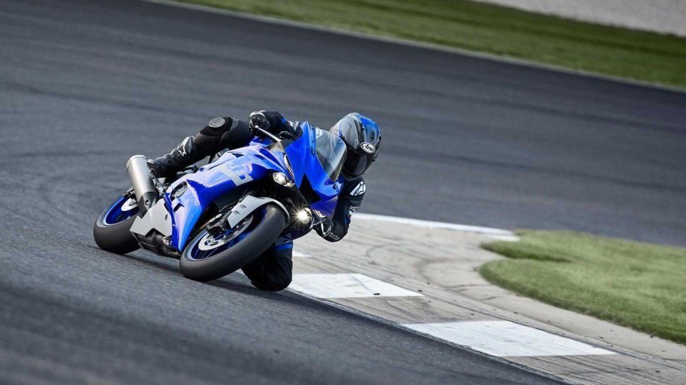 Moto - News: Yamaha R6 Race, la supersport solo per le pieghe in pista