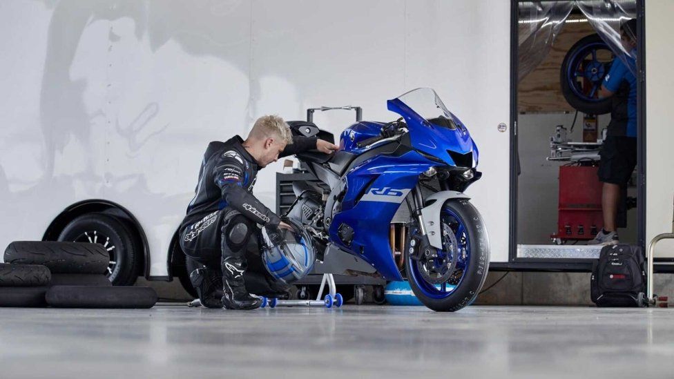 Moto - News: Yamaha R6 Race, la supersport solo per le pieghe in pista