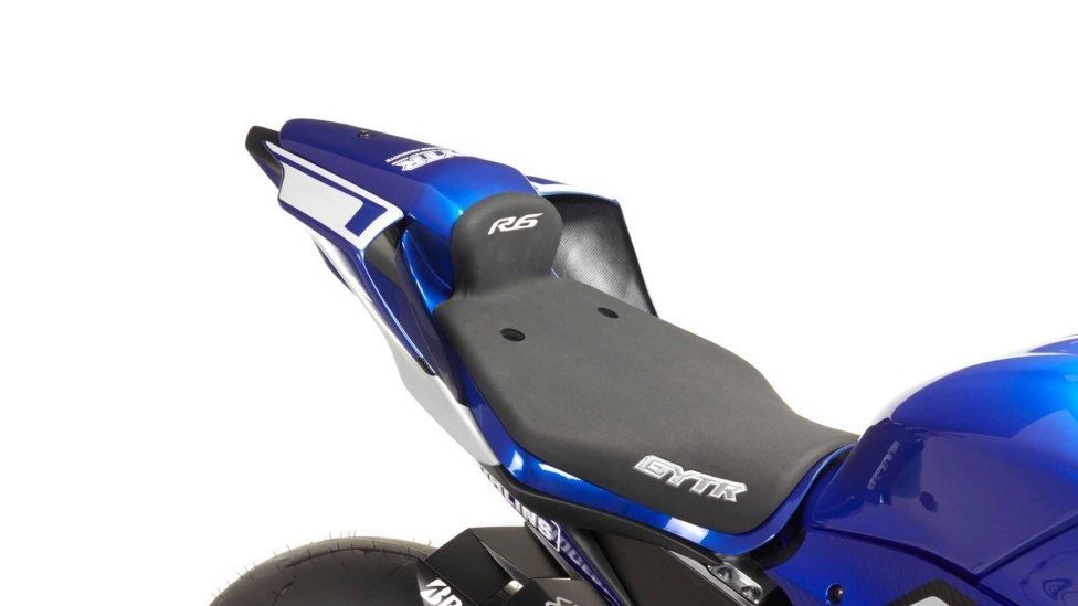 Moto - News: Yamaha R6 Race, la supersport solo per le pieghe in pista