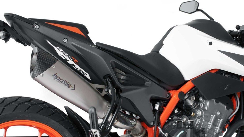 KTM 890 Duke R: arrivano gli scarichi di HP Corse