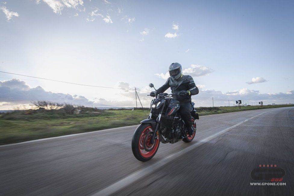 Moto - Test: Prova Video Yamaha MT-07 2021: caratteristiche e foto