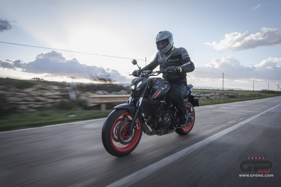 Moto - Test: Prova Video Yamaha MT-07 2021: caratteristiche e foto
