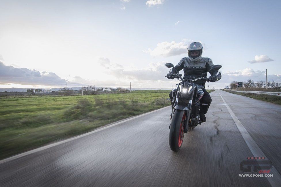 Moto - Test: Prova Video Yamaha MT-07 2021: caratteristiche e foto