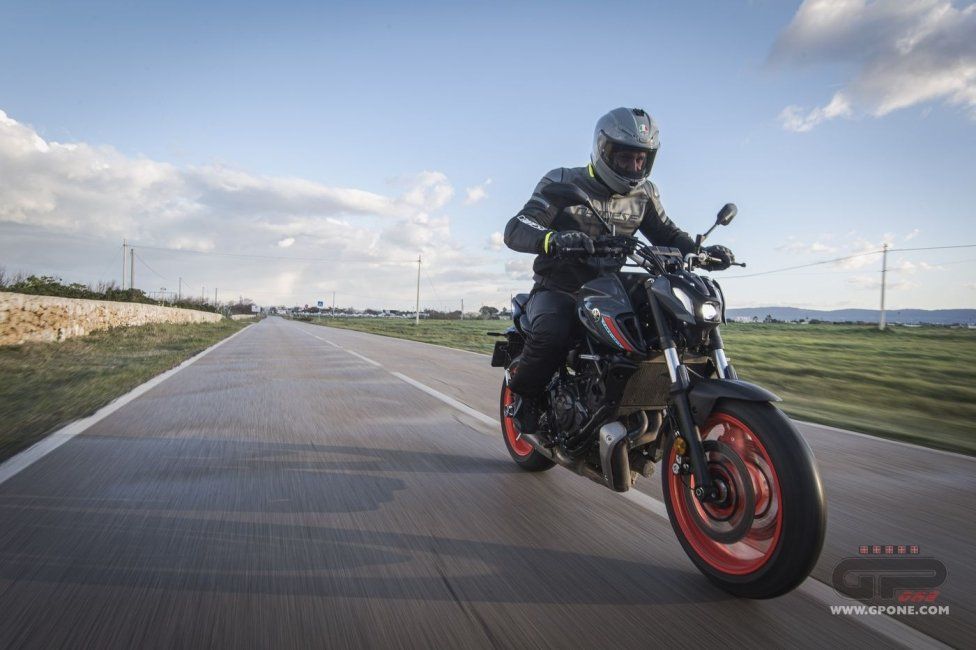 Moto - Test: Prova Video Yamaha MT-07 2021: caratteristiche e foto