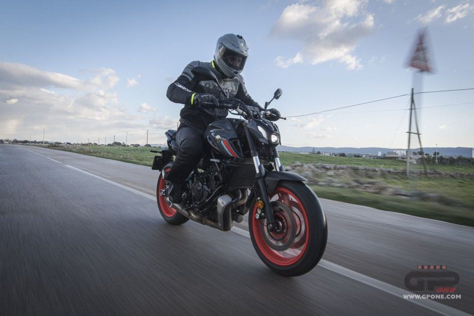 Moto - Test: Prova Video Yamaha MT-07 2021: caratteristiche e foto