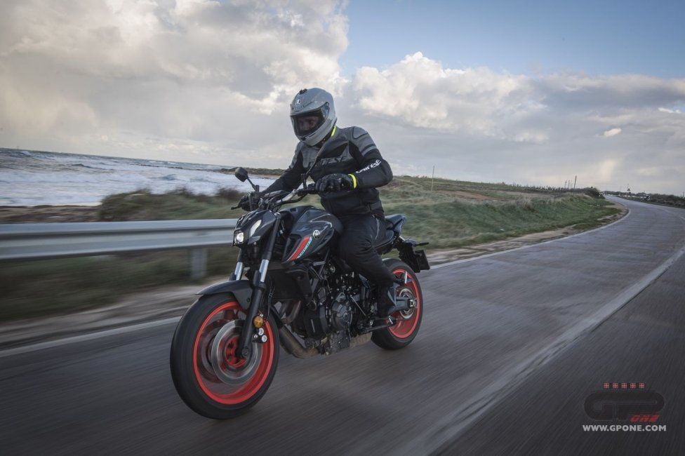Moto - Test: Prova Video Yamaha MT-07 2021: caratteristiche e foto