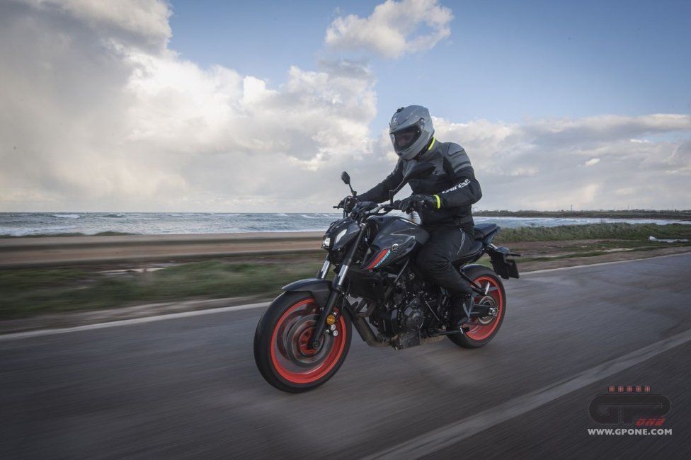 Moto - Test: Prova Video Yamaha MT-07 2021: caratteristiche e foto