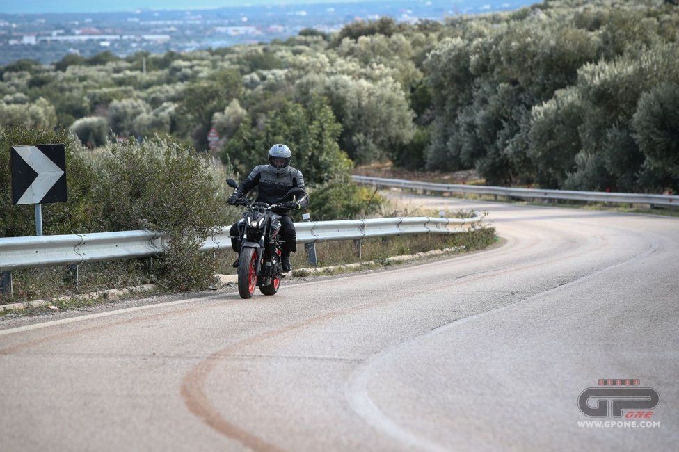 Moto - Test: Prova Video Yamaha MT-07 2021: caratteristiche e foto