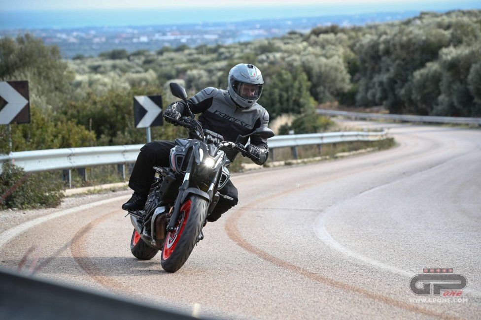 Moto - Test: Prova Video Yamaha MT-07 2021: caratteristiche e foto