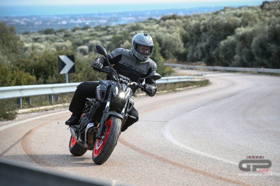 Moto - Test: Prova Video Yamaha MT-07 2021: caratteristiche e foto
