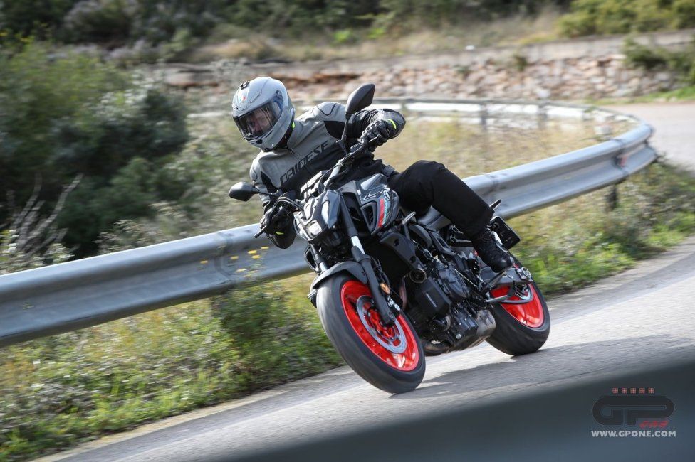 Moto - Test: Prova Video Yamaha MT-07 2021: caratteristiche e foto