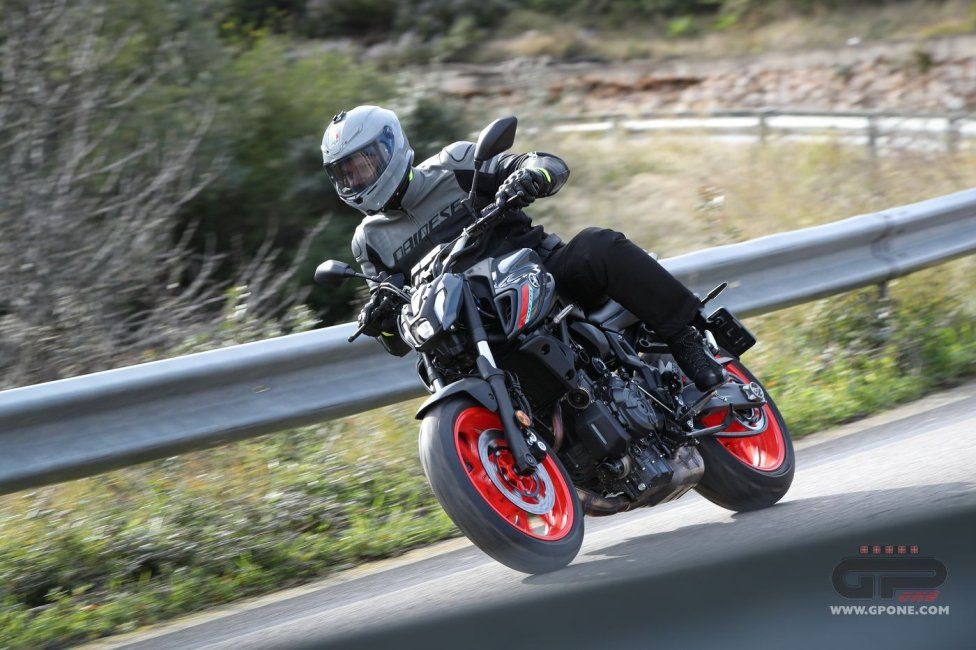 Moto - Test: Prova Video Yamaha MT-07 2021: caratteristiche e foto