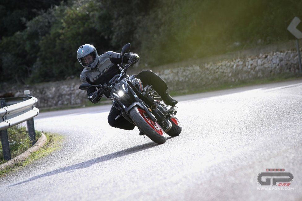 Moto - Test: Prova Video Yamaha MT-07 2021: caratteristiche e foto
