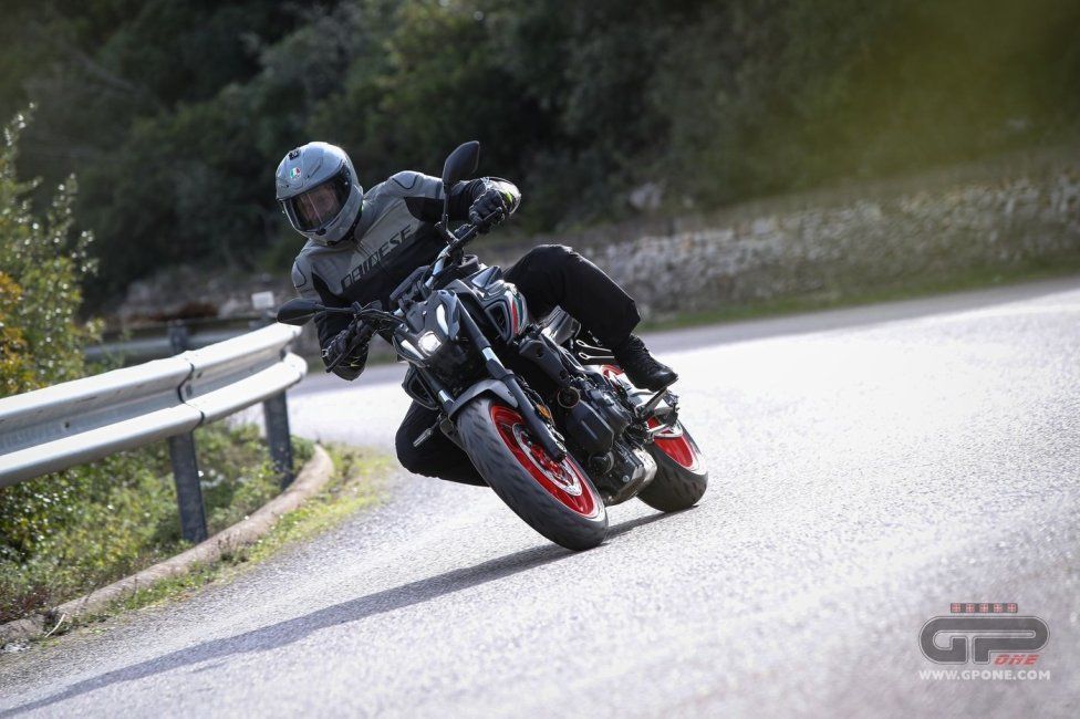 Moto - Test: Prova Video Yamaha MT-07 2021: caratteristiche e foto