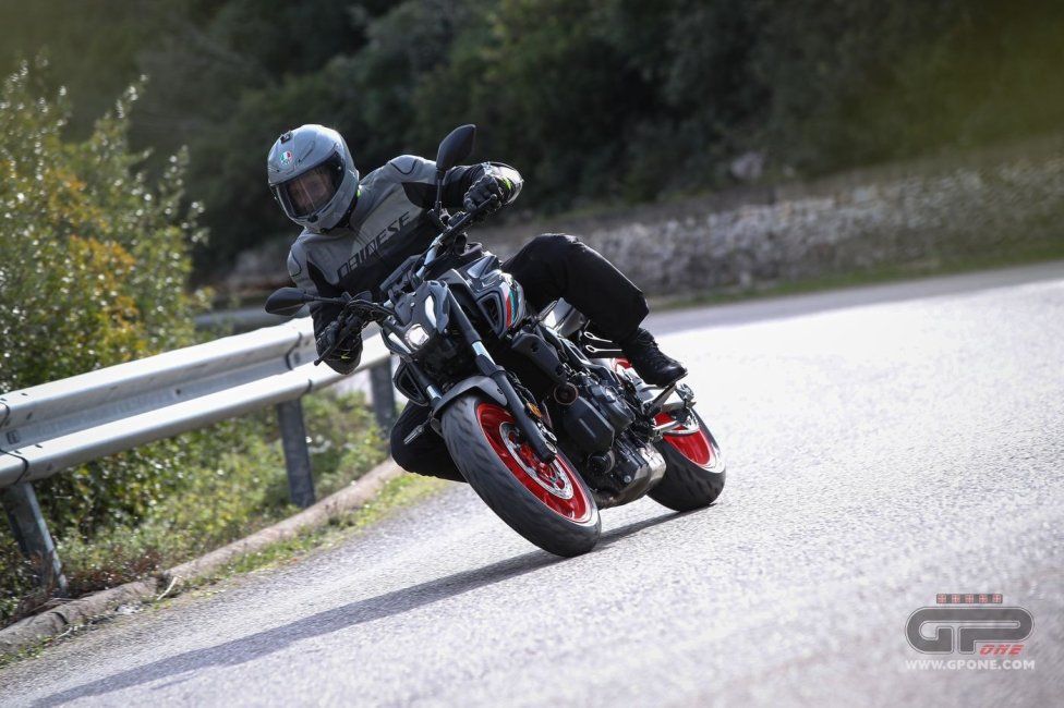 Moto - Test: Prova Video Yamaha MT-07 2021: caratteristiche e foto