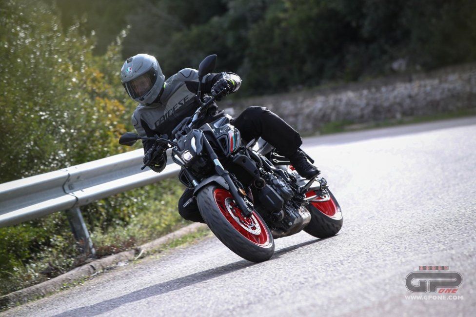 Moto - Test: Prova Video Yamaha MT-07 2021: caratteristiche e foto