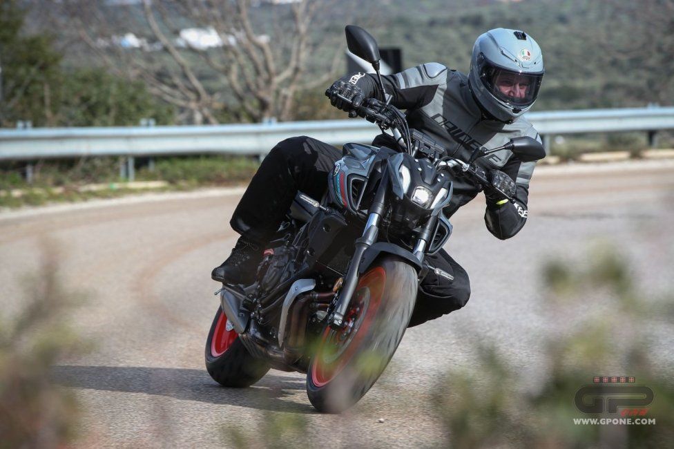 Moto - Test: Prova Video Yamaha MT-07 2021: caratteristiche e foto